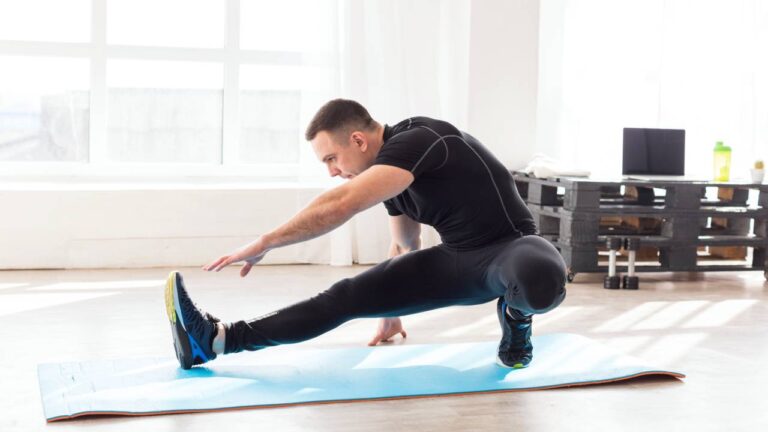 9 Warm-Up Movements to Prevent Injury According to Physiotherapists